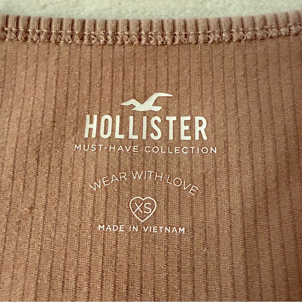 Hollister Cute Top - Picture 2 of 3